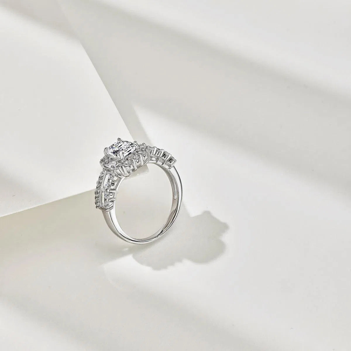 Evanya halo ring-OrifineJewels