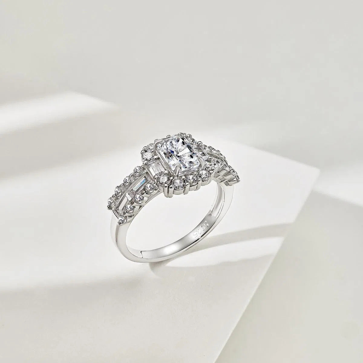 Evanya halo ring-OrifineJewels